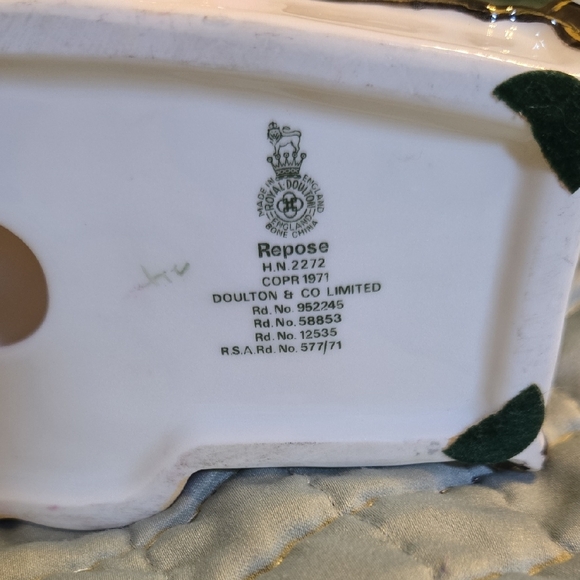 Royal Doulton "Repose" Porcelain Lady Figurine in Pink and Green - Picture 2 of 7